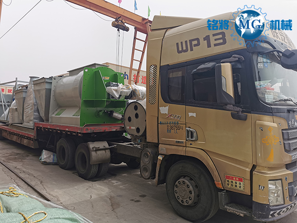 新疆干粉砂漿生產(chǎn)線發(fā)貨裝車現(xiàn)場(chǎng)